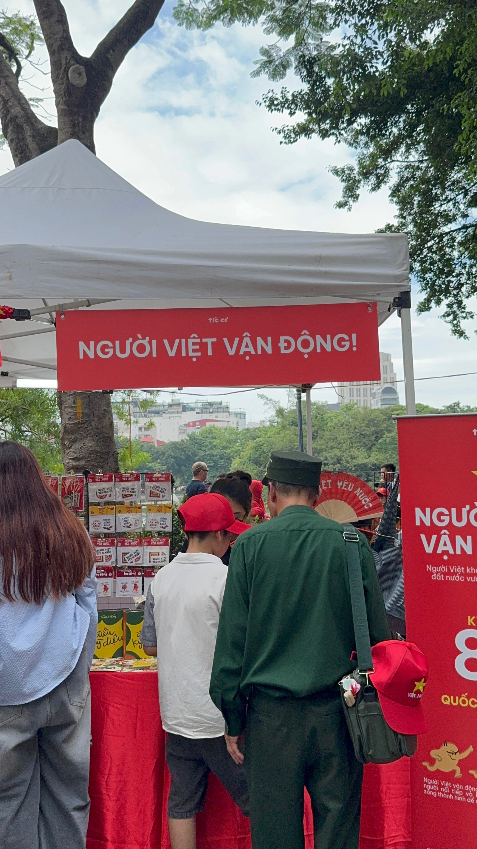 Người Việt Vận Động — Tíc Cơ